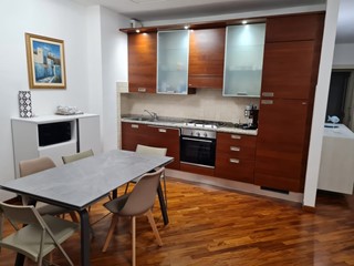 Trilocale in Affitto a Camaiore, zona Lido di Camaiore, 2'000&euro;, 70 m², arredato