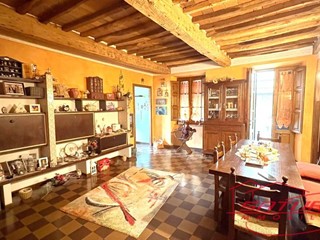 Appartamento in Vendita a Lucca, zona Ponte a Moriano, 105'000&euro;, 105 m²