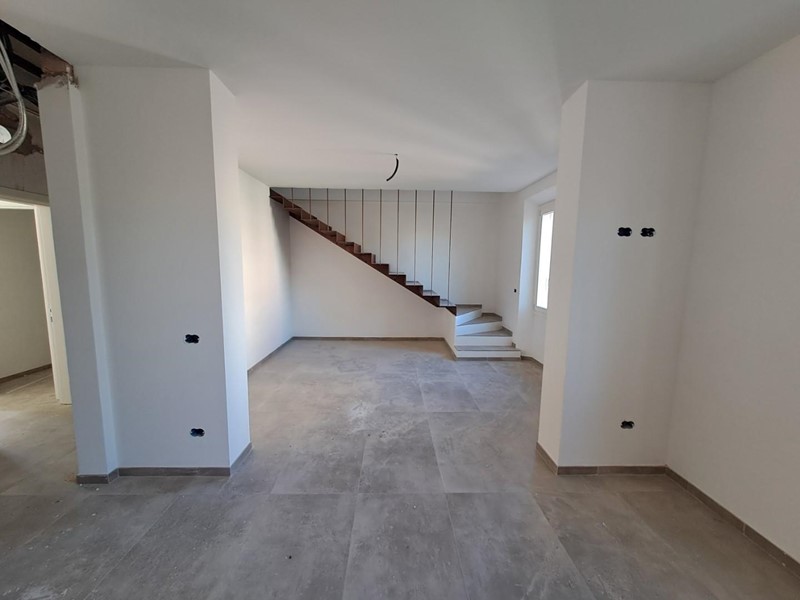 Appartamento in Vendita a Poggibonsi, 300'000&euro;, 125 m²