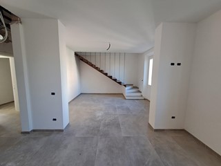 Appartamento in Vendita a Poggibonsi, 300'000&euro;, 125 m²