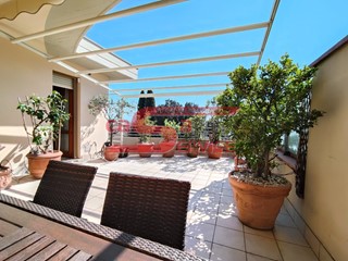 Attico in Vendita a Montecatini Terme, 450'000&euro;, 130 m², arredato