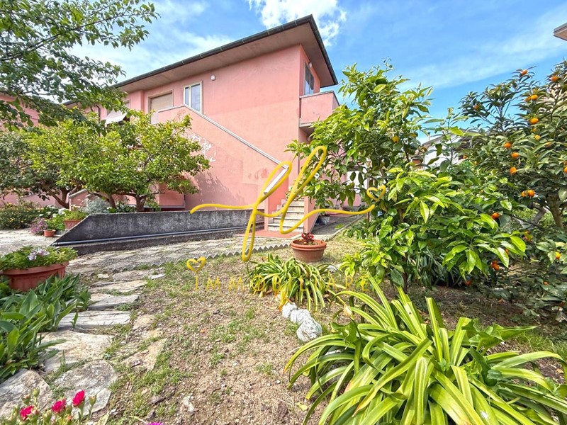 Appartamento in Vendita a Cecina, 245'000&euro;, 95 m², con Box