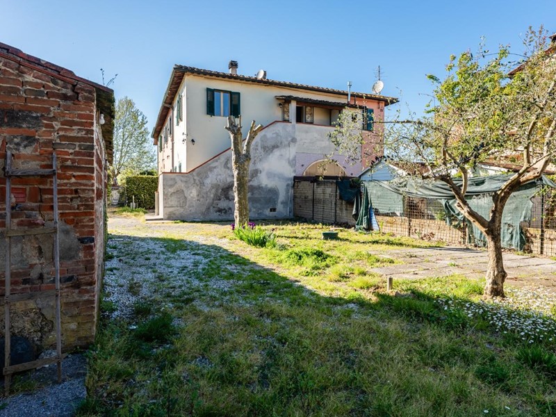 Trilocale in Vendita a Pontedera, 167'000&euro;, 90 m², con Box