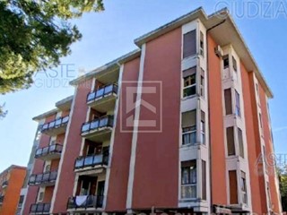Trilocale in Vendita a Desenzano del Garda, 153'000&euro;, 97 m²