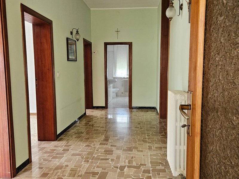 Quadrilocale in Vendita a Fano, 240'000&euro;, 215 m²