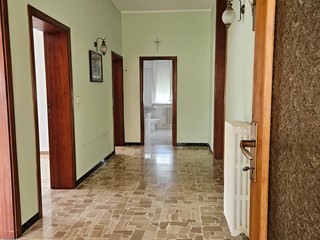 Quadrilocale in Vendita a Fano, 240'000&euro;, 215 m²