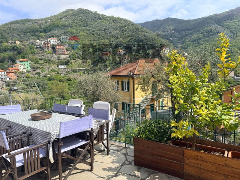 Trilocale in Vendita a Avegno, 185'000&euro;, 93 m²