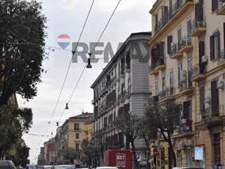 Quadrilocale in Vendita a Napoli, 290'000&euro;, 210 m²