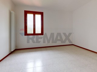 Quadrilocale in Vendita a Valli del Pasubio, 85'000&euro;, 95 m²