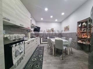Trilocale in Vendita a Melito di Napoli, 85'000&euro;, 95 m²