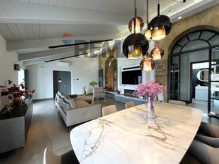 Appartamento in Vendita a Afragola, 750'000&euro;, 270 m²