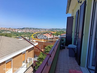 Quadrilocale in Vendita a Ancona, 160'000&euro;, 100 m²