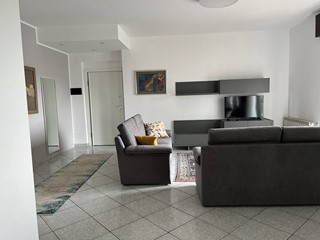 Quadrilocale in Affitto a Castellanza, 2'000&euro;, 170 m²