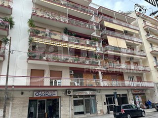 Appartamento in Vendita a Canosa di Puglia, 135'000&euro;, 155 m²
