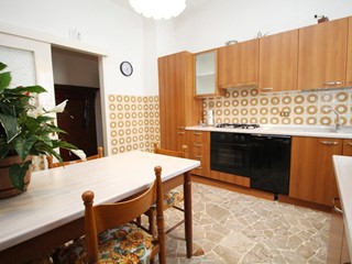 Trilocale in Vendita a Gorla Minore, 140'000&euro;, 90 m², con Box