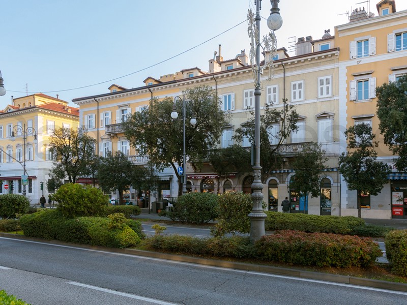Quadrilocale in Vendita a Trieste, 420'000&euro;, 130 m², arredato