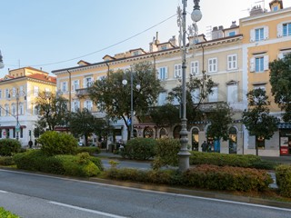 Quadrilocale in Vendita a Trieste, 420'000&euro;, 130 m², arredato