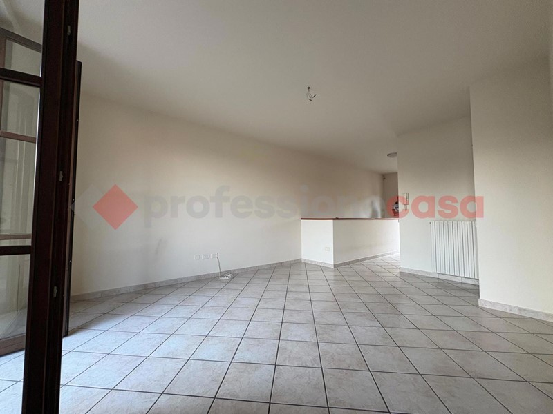 Bilocale in Vendita a Robecco sul Naviglio, 128'000&euro;, 71 m², con Box
