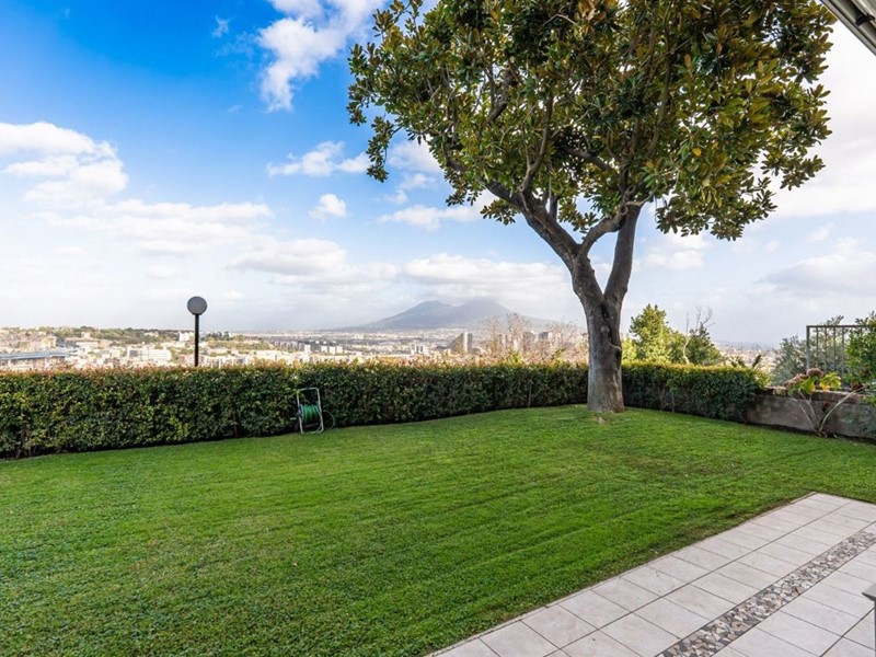 Appartamento in Vendita a Napoli, 790'000&euro;, 135 m²