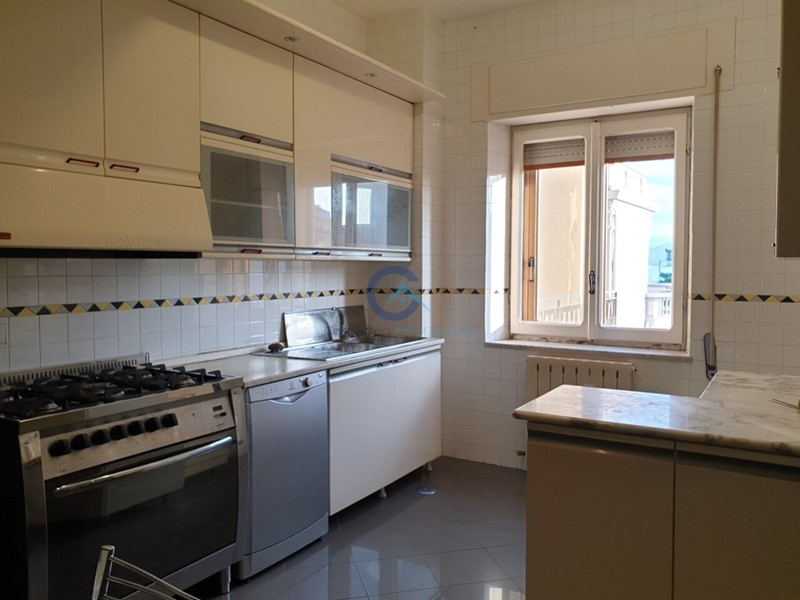 Quadrilocale in Affitto a Catanzaro, zona Lungomare, 2'000&euro;, 90 m², arredato