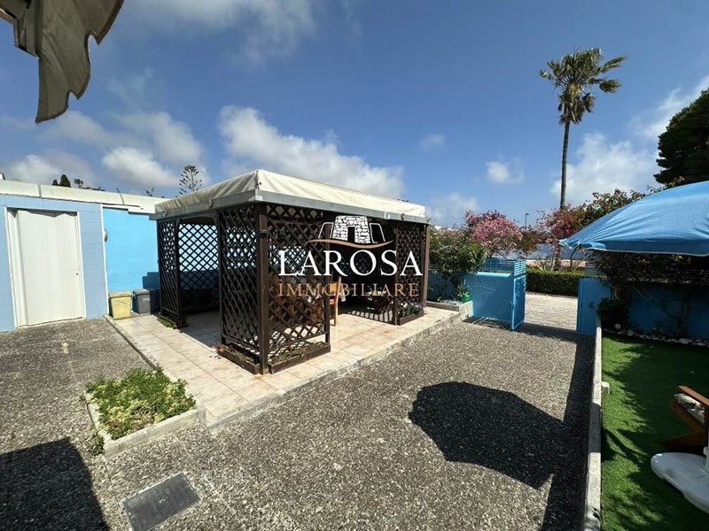 Quadrilocale in Vendita a Melendugno, zona Torre Dell'orso, 130'000&euro;, 63 m², arredato