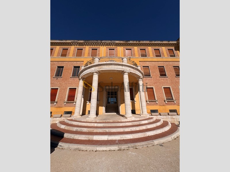 Monolocale in Affitto a Siena, zona Porta Tufi, 900&euro;, 30 m², arredato, con Box