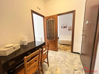 Appartamento in Vendita a Genova, zona Sestri Ponente, 79'000&euro;, 63 m², arredato