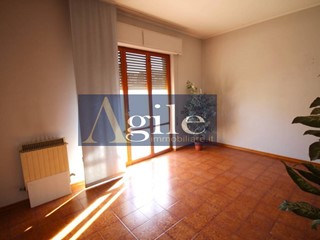 Appartamento in Vendita a Sant'Omero, 105'000&euro;, 143 m²