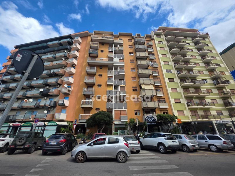 Trilocale in Affitto a Palermo, 1'100&euro;, 95 m²