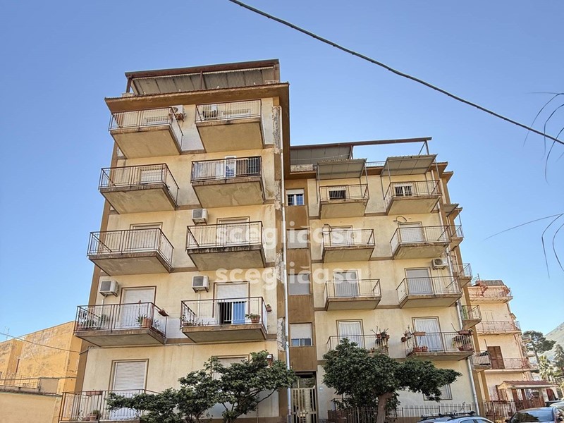 Quadrilocale in Vendita a Carini, 68'000&euro;, 131 m²