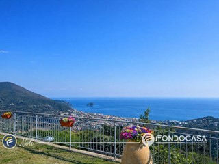 Trilocale in Vendita a Noli, 285'000&euro;, 85 m²