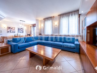 Attico in Vendita a Cinisello Balsamo, 529'000&euro;, 194 m², arredato, con Box