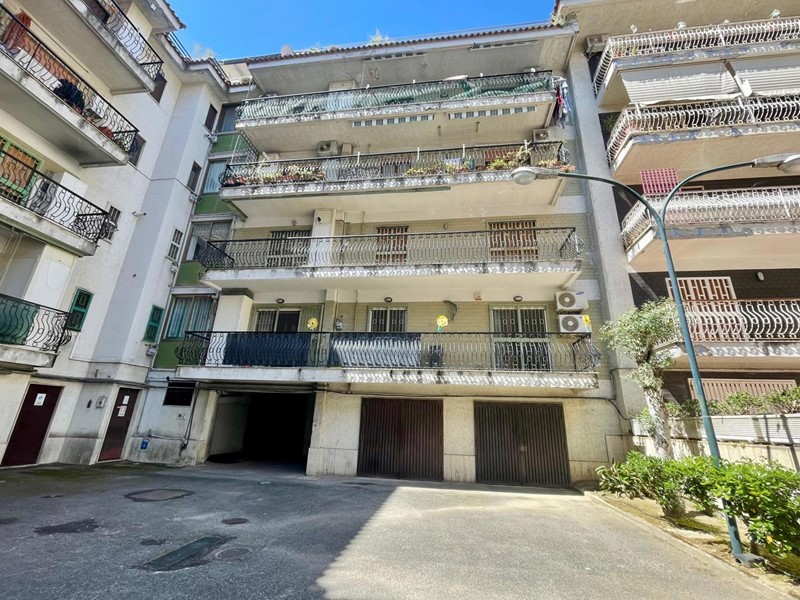 Trilocale in Vendita a Quarto, 215'000&euro;, 85 m², con Box