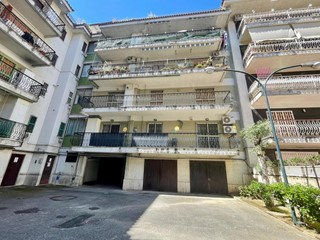 Trilocale in Vendita a Quarto, 215'000&euro;, 85 m², con Box