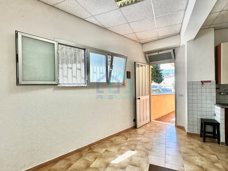 Bilocale in Vendita a Albisola Superiore, 130'000&euro;, 70 m², con Box