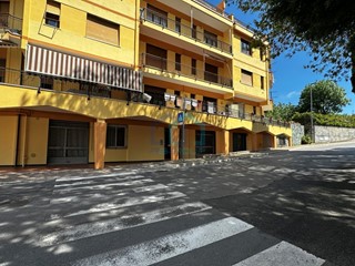 Bilocale in Vendita a Albisola Superiore, 130'000&euro;, 70 m², con Box