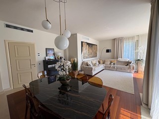 Appartamento in Vendita a Viareggio, 830'000&euro;, 150 m², arredato