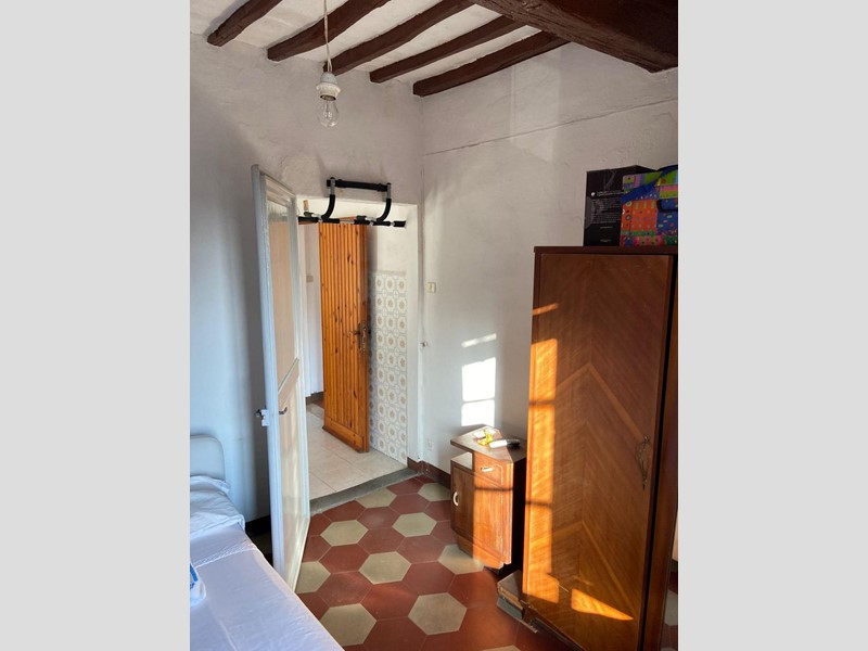 Appartamento in Vendita a Calci, zona Castelmaggiore, 240'000&euro;, 215 m², con Box