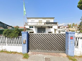 Quadrilocale in Vendita a Viareggio, 132'112&euro;, 164 m²
