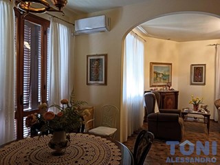 Appartamento in Vendita a Cerreto Guidi, 250'000&euro;, 120 m², con Box