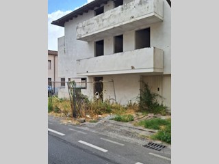 Bilocale in Vendita a Lucca, zona San Vito, 130'000&euro;, 180 m²