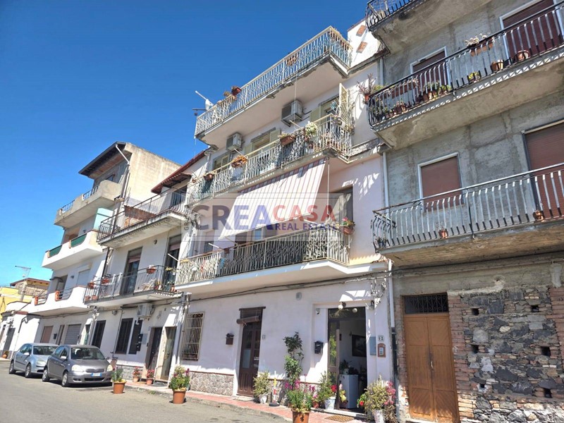Appartamento in Vendita a Taormina, 189'000&euro;, 180 m²