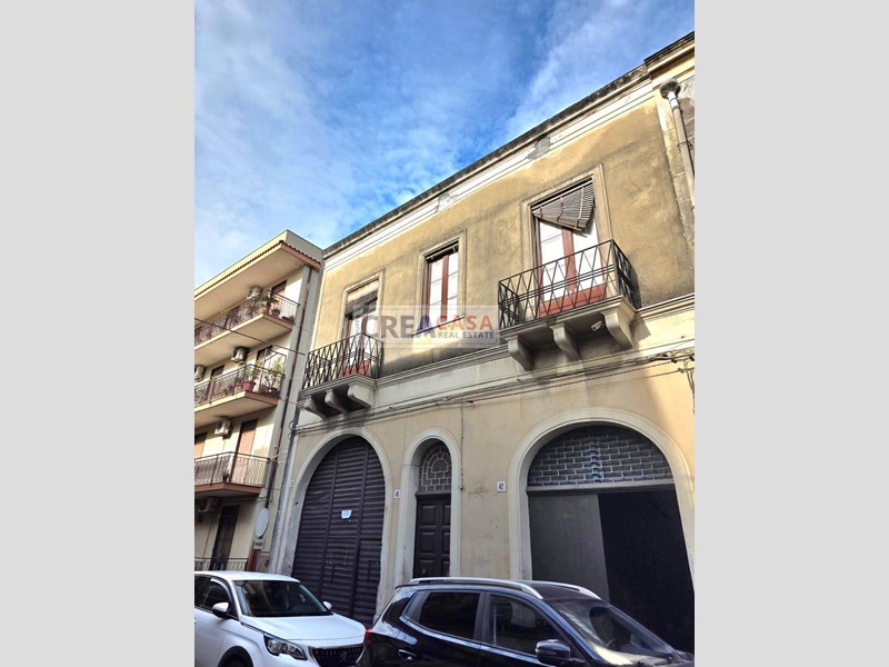 Appartamento in Vendita a Giarre, 115'000&euro;, 270 m², con Box