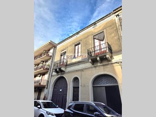 Appartamento in Vendita a Giarre, 115'000&euro;, 270 m², con Box