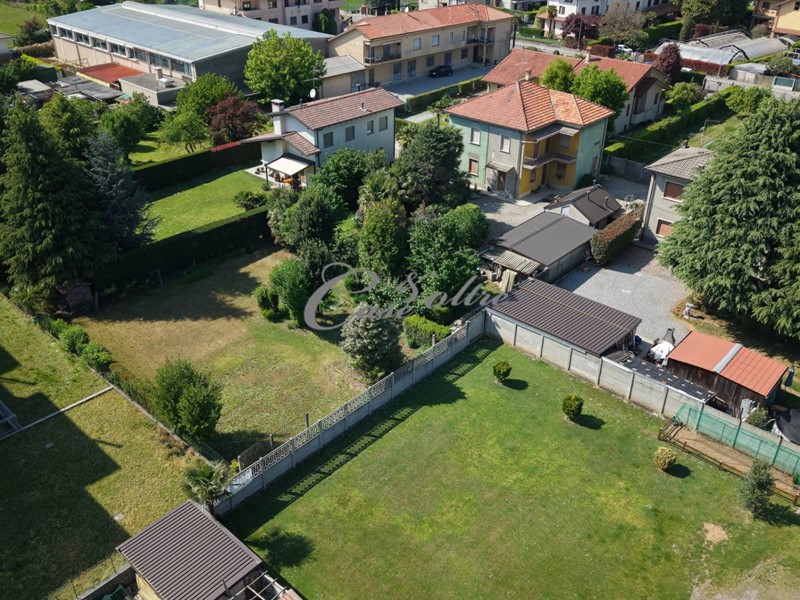 Appartamento in Vendita a Mariano Comense, 335'000&euro;, 400 m²