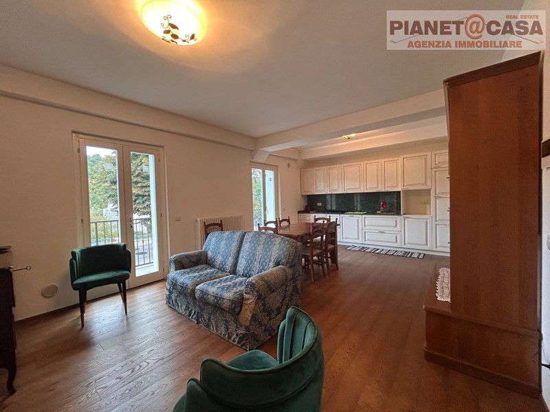 Appartamento in Vendita a Roccafluvione, 260'000&euro;, 200 m²