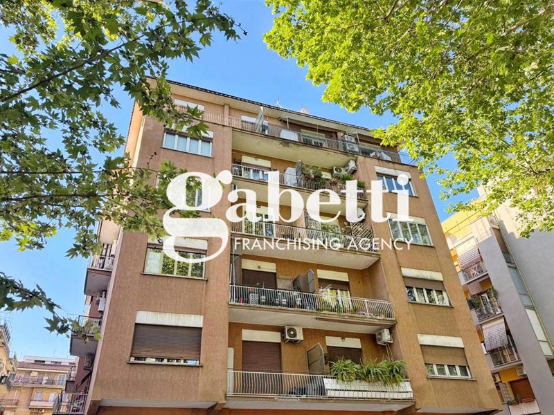 Quadrilocale in Vendita a Roma, 319'000&euro;, 116 m²