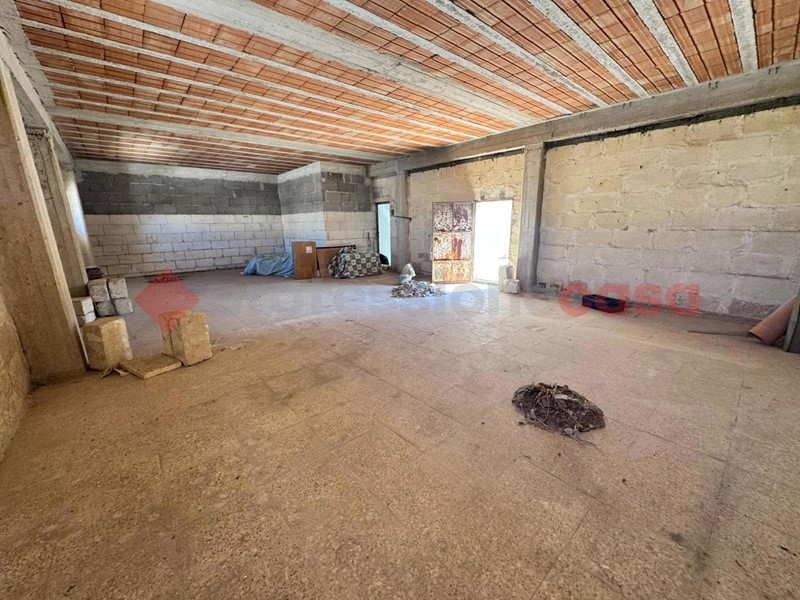 Monolocale in Vendita a Faggiano, 48'000&euro;, 75 m², con Box