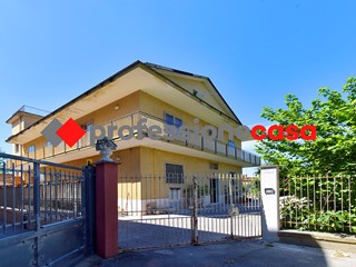 Quadrilocale in Vendita a San Nicola la Strada, 210'000&euro;, 156 m²