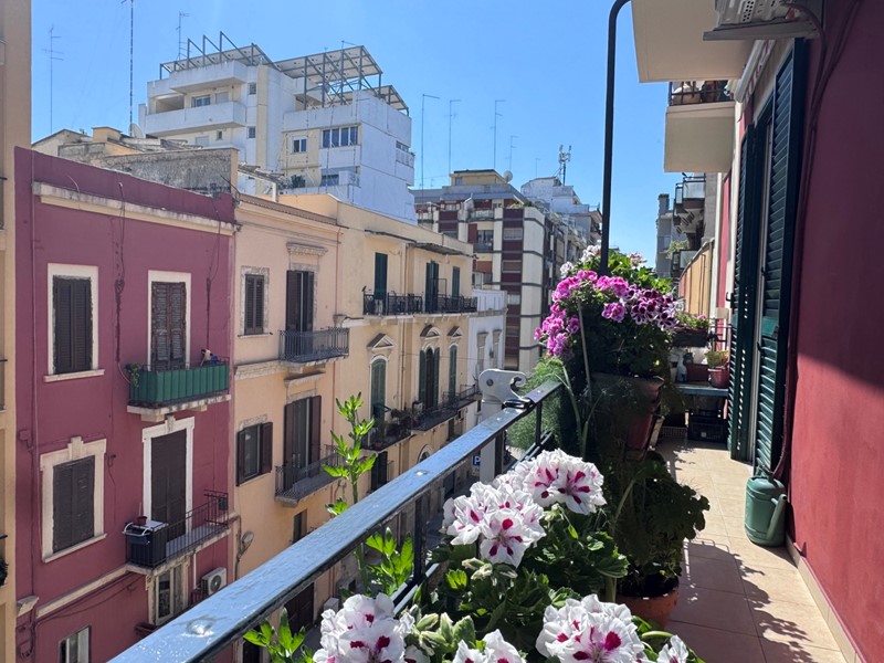 Trilocale in Vendita a Bari, 98'000&euro;, 76 m²